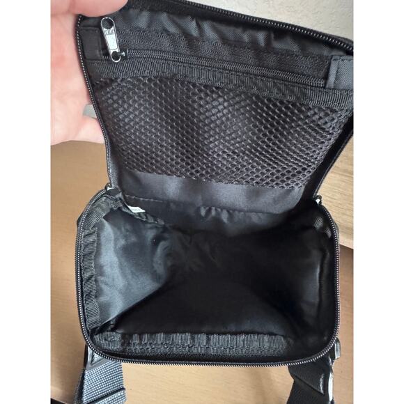 Quantaray Small Camera Bag Black 7"x3"x8" - Picture 5 of 6